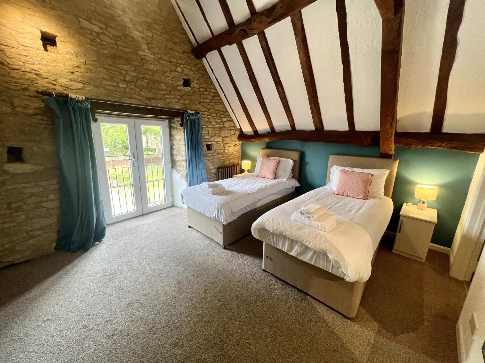 The Old Coach House Villa Witney Buitenkant foto