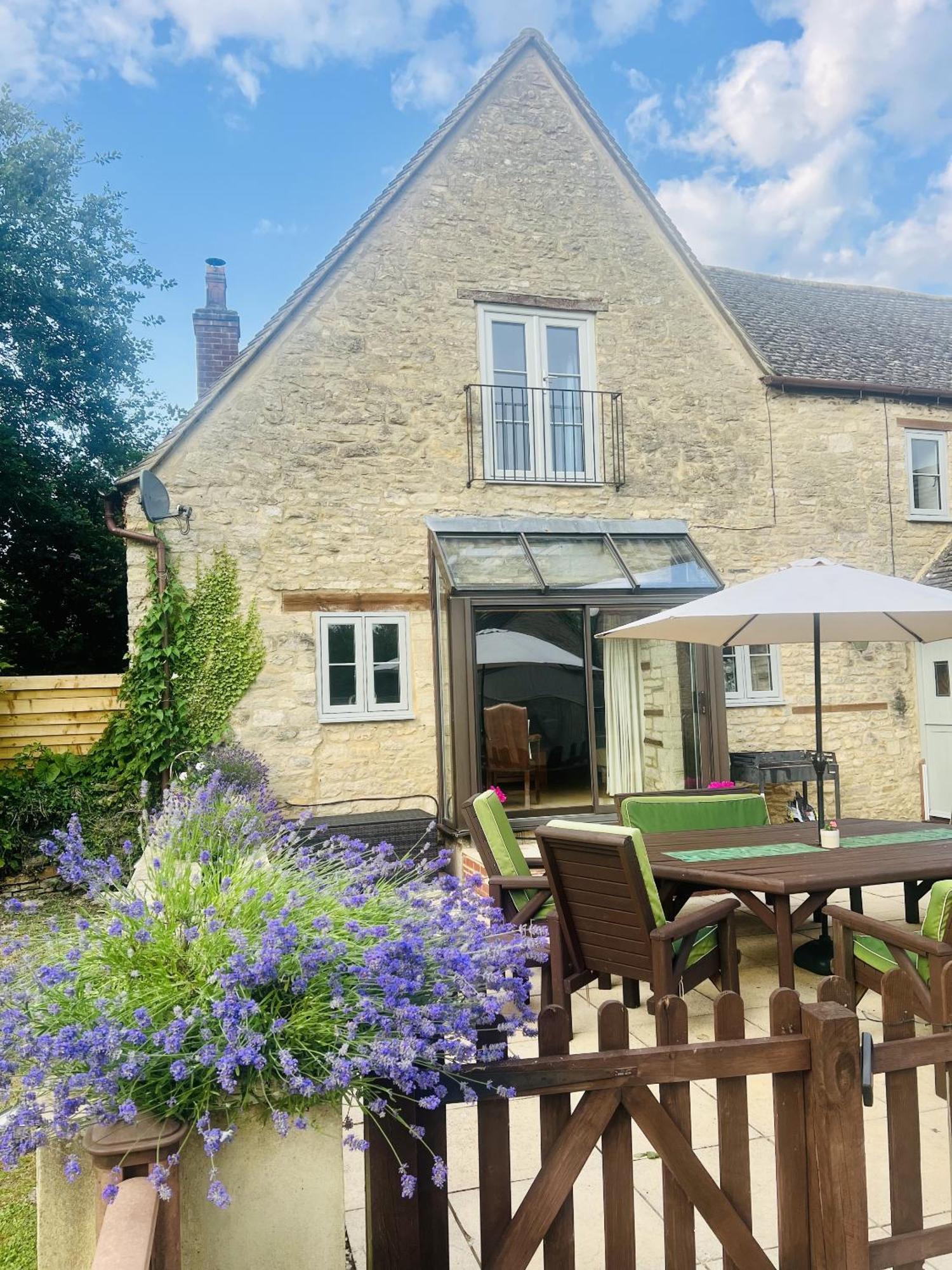 The Old Coach House Villa Witney Buitenkant foto